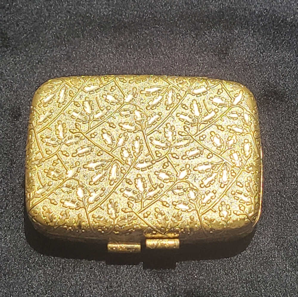 Vintage Revlon gold compact - Picture 2 of 8